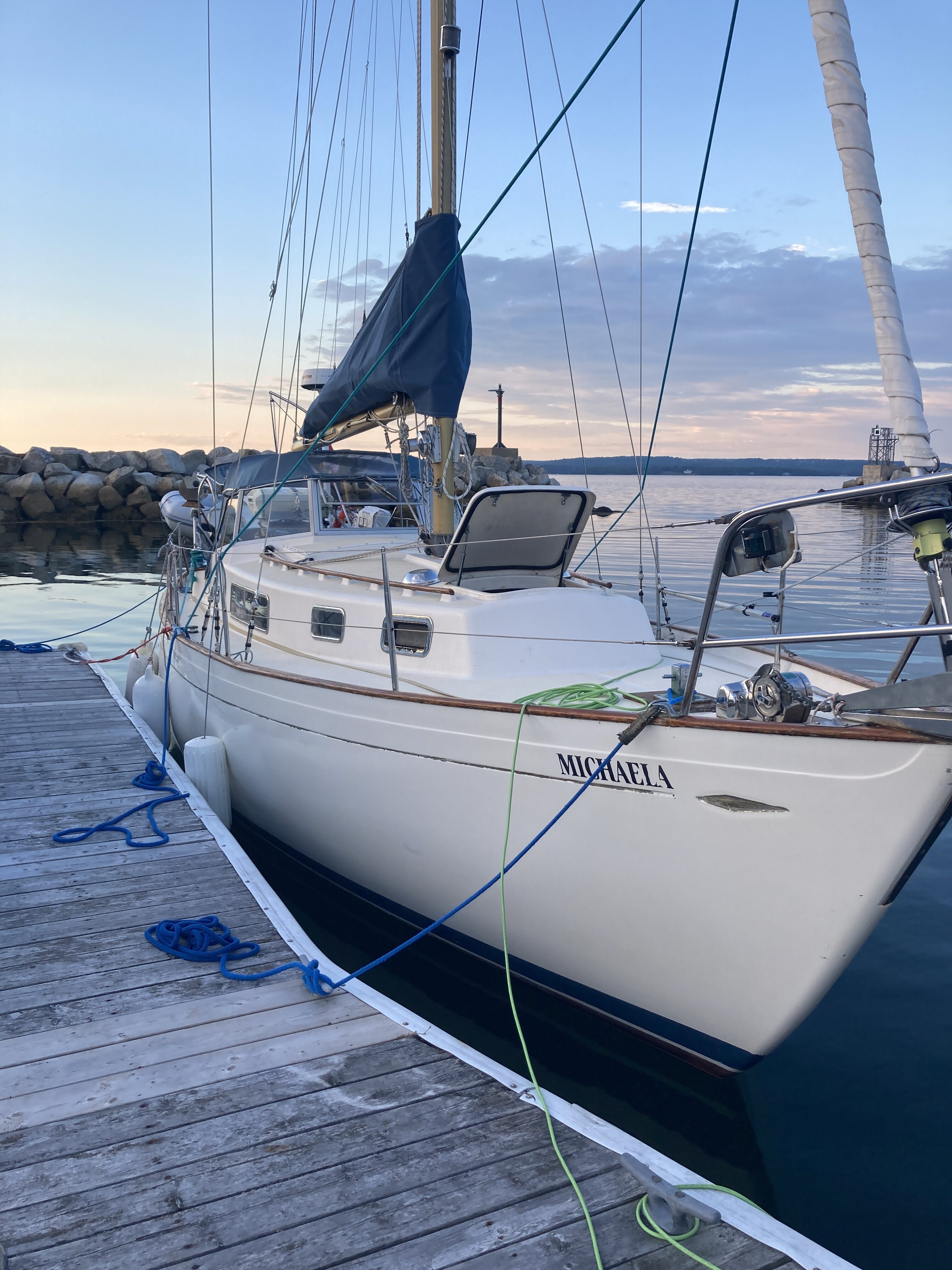 HR 35 Rasmus | 330 | Michaela - Hallberg-Rassy Club