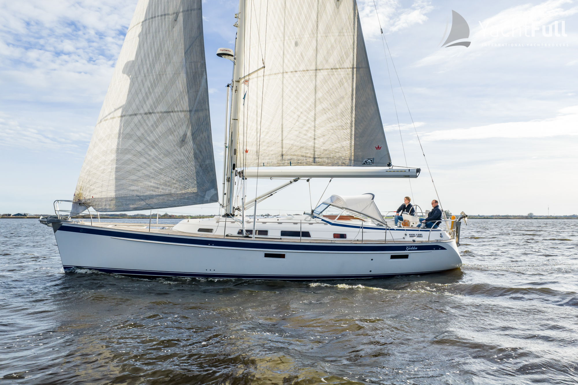 hr-412-9-golden-hallberg-rassy-club